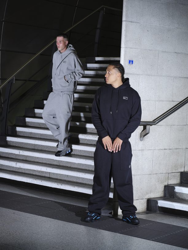 Jak składać bluzy z kapturem, żeby zajmowały mało miejsca?