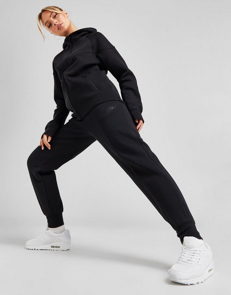 Co to Tech Fleece? Poznaj rewolucyjny materiał od Nike