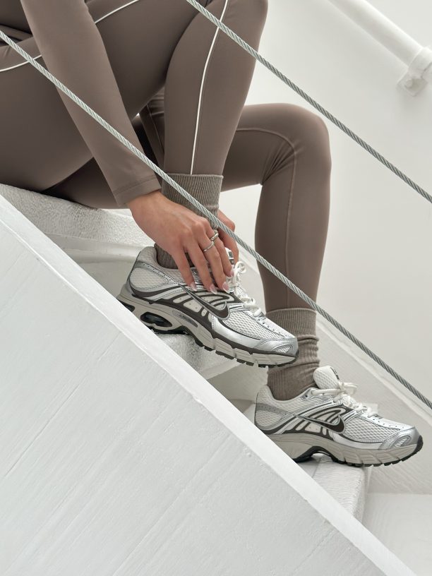 Jak wybrać buty na szeroką stopę