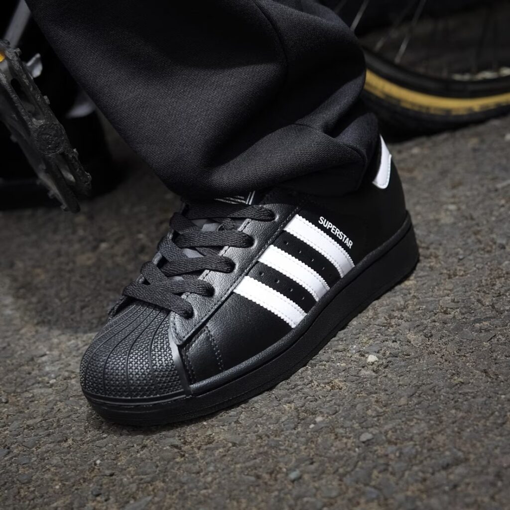 Pick your stripes. Prezentownik adidas