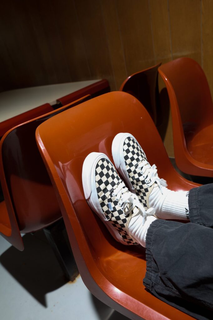 Jak nosić buty Vans?