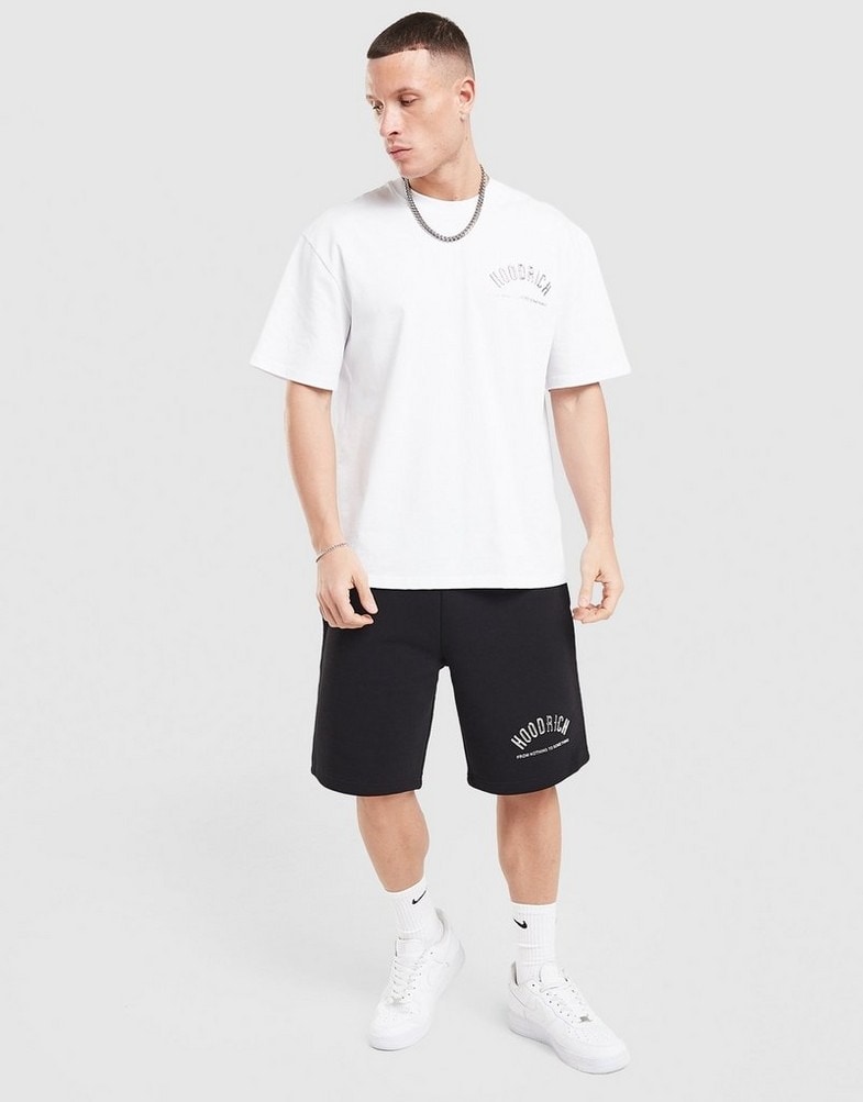 Białe Nike Air Force 1 – z czym nosić kultowe buty?